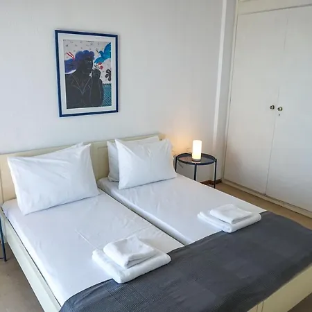Sunny Bay, Beachfront 1-bdrm