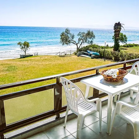 Sunny Bay, Beachfront 1-bdrm *